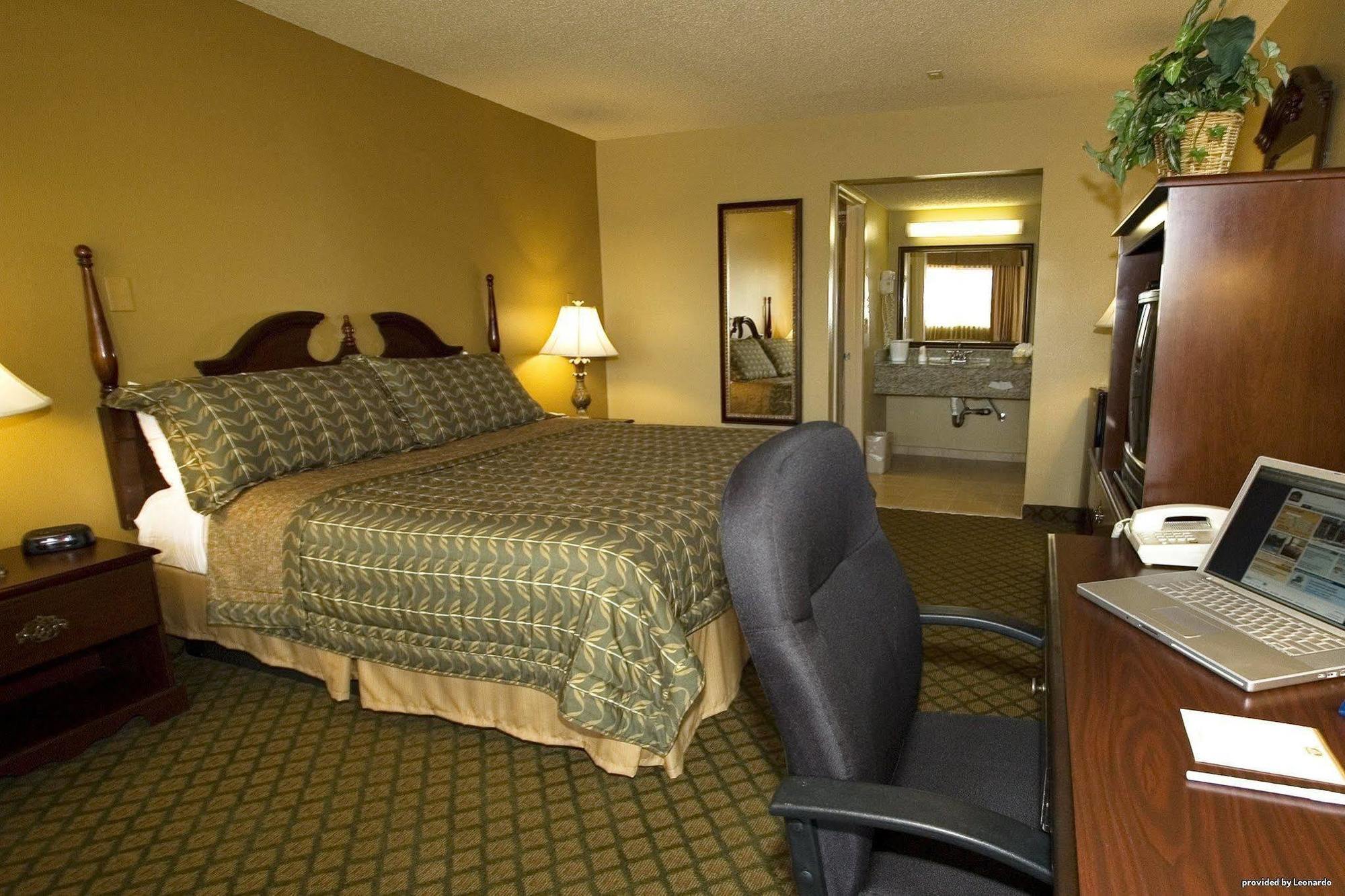 Best Western Los Alamitos Inn & Suites Стая снимка